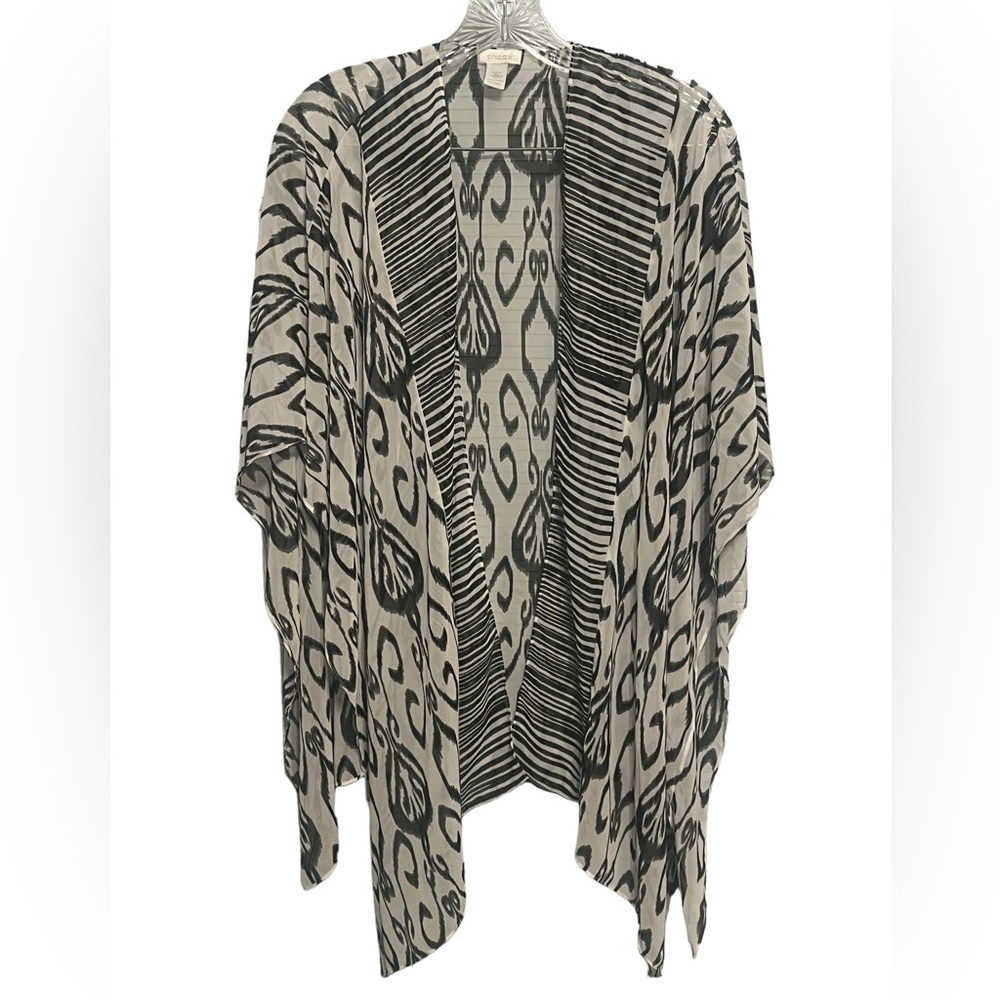 Chico’s one size fits all white and black abstract print kimono